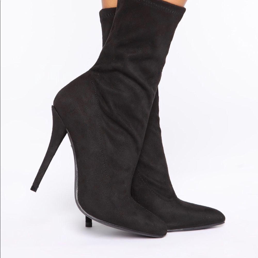 🔥Fashion Nova Suede Black Booties🔥